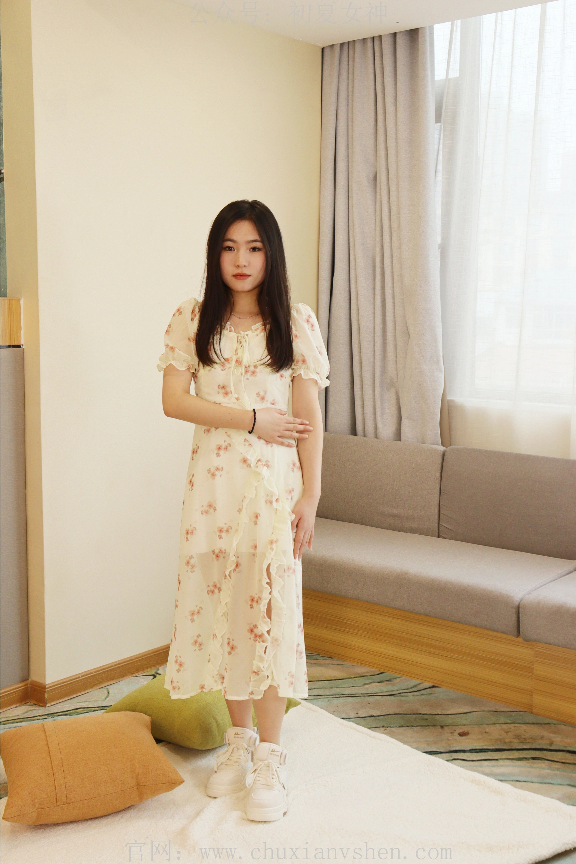 初夏女神 NO.011 水吉 2023款春季S码连衣裙搭错了鞋 2